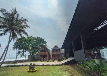 Berburu Kuliner di Sukabumi, Pantai Mutiara Indah Cafe & Resto Palabuhanratu Solusinya! 