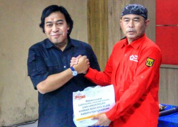Sambangi PMI Kabupaten Sukabumi, Komeng Salurkan Bantuan Bagi Korban Bencana Alam