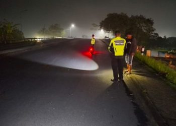 Motor Tabrak Truk di Fly Over Cisaat, Dua Orang Luka-Luka