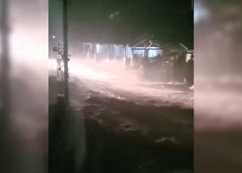 Banjir Cisolok: Dua Rumah Terdampak, Kawasan Wisata Karang Hawu Sempat Terendam
