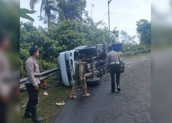 Truk Tangki Solar Terguling di Turunan Leter S Cikidang, Sopir Selamat dari Kecelakaan Maut