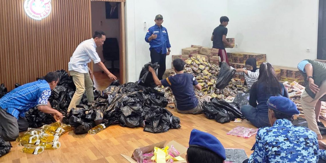 Respons Cepat Demokrat, Iman Adinugraha Bantu Korban Banjir Sukabumi