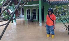 Hujan Deras, Kampung di Cibadak Diterjang Banjir Luapan Sungai Cipamuruyan