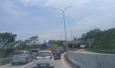Libur Jelang Ramadan Berujung Stres, Exit Tol Parungkuda Macet Berjam-jam