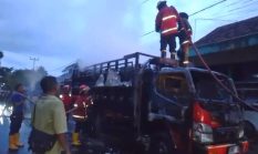 Truk Muatan LPG Terbakar di Palabuhanratu, Damkar Berjibaku Padamkan Api