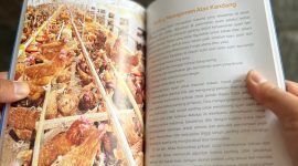 Buku ini menggabungkan konsep teknis dengan pengalaman lapangan, analisis ekonomi, serta praktik manajemen yang telah diterapkan oleh peternak di Indonesia dan berbagai negara.