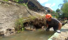 Cuaca Ekstrem, TPT Irigasi di Kadulawang Sukabumi Ambruk Timpa Rumah Warga