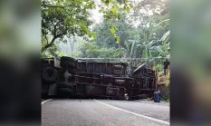 Truk Terguling, Akses Nasional Sukabumi-Banten Tutup Total