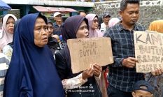 Emak-emak Terdampak Pergeseran Tanah di Bantargadung Tagih Janji Relokasi