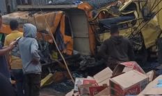 Tabrakan Beruntun Libatkan Empat Kendaraan di Jembatan Sekarwangi, Sopir Truk Dievakuasi