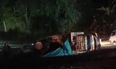 Gagal Nanjak, Truk Singkong Terguling di Sukabumi