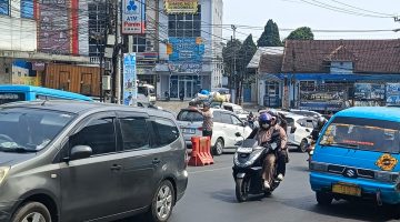Jelang Akhir Libur Panjang, Arus Kendaraan Exit Tol Parungkuda-Sukabumi Padat Merayap