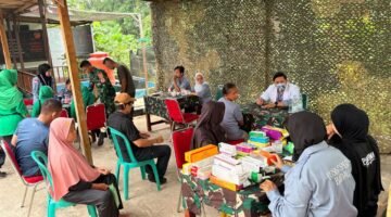 Satgas Yonarmed 13/Nanggala Semarakkan HUT TNI ke-81 dengan Aksi Sosial di Perbatasan