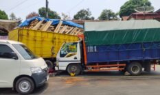 Dua Truk ‘Adu Banteng’ di Parungkuda, Sopir Diduga Mengantuk